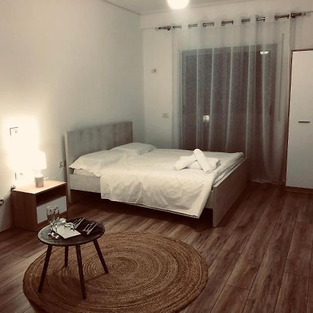 Ionian Apartments Vlorë Esterno foto