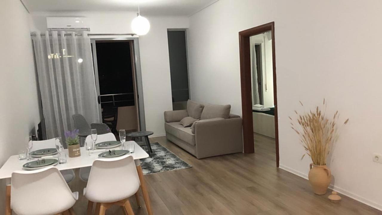 Ionian Apartments Vlorë Esterno foto