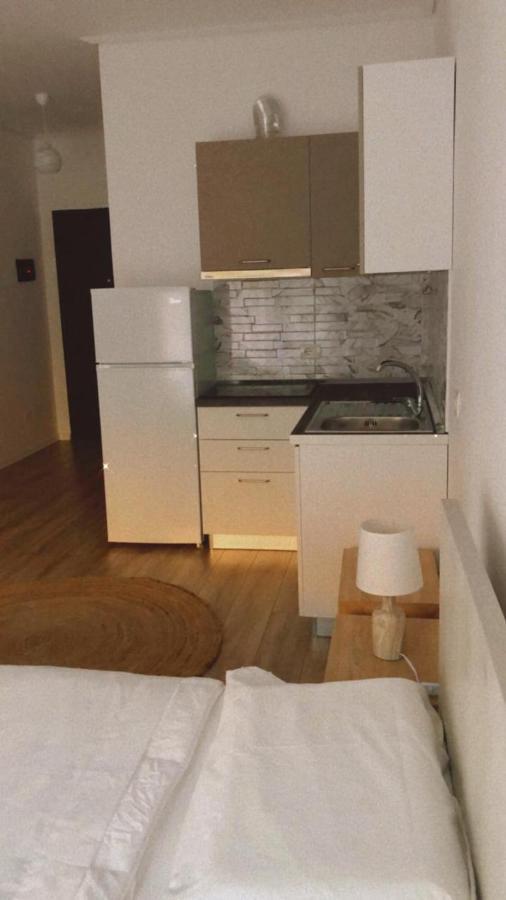 Ionian Apartments Vlorë Esterno foto