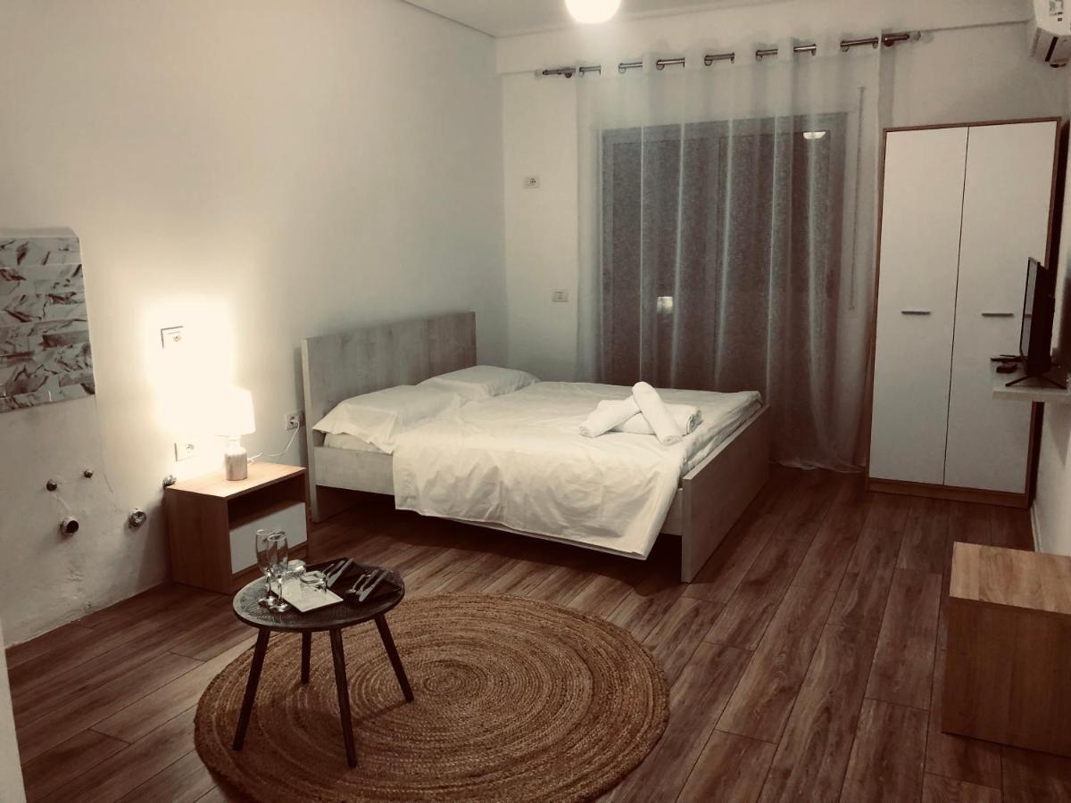 Ionian Apartments Vlorë Esterno foto